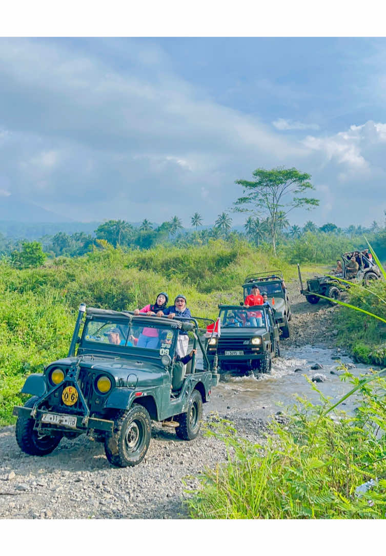 Kenapa harus Galunggungjeeptrip✨ Nikmati keseruan Fun offroad bersama GalunggungJeepTrip dan dapatkan pengalaman yang tidak  terlupakan dengan mobil American Jeep 4x4 Only dan abadikan momemt adventure mu dengan layanan yang memuaskan ✨ Enjoy Your Holiday with us 🔥 ✅ PELAYANAN ✅ KENYAMANAN ✅ FOTOGRAFHER & VIDEO GRAFHER ✅ AMERICAN JEEP ✅ FUN ADVENTURE WAJIB RESERVASI SEBELUM KEBERANGKATAN ‼️   More info chat now ! Link in bio 📲 Galunggungjeeptrip 📩 +62 878-1811-6726 📌 pasir datar, galungung 🕐 buka setiap hari‼️ • #galunggungjeeptrip #galunggung #pasirdatar #adventureoffroad #exploretasikmalaya#fypage #firstvideooninstagram❤️❤️#fypageシforyoupageシ❤️💪 #liburan 
