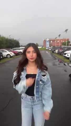 a veces solo quedé decir LOL que mal y seguir feliz con tu vida 💗💕