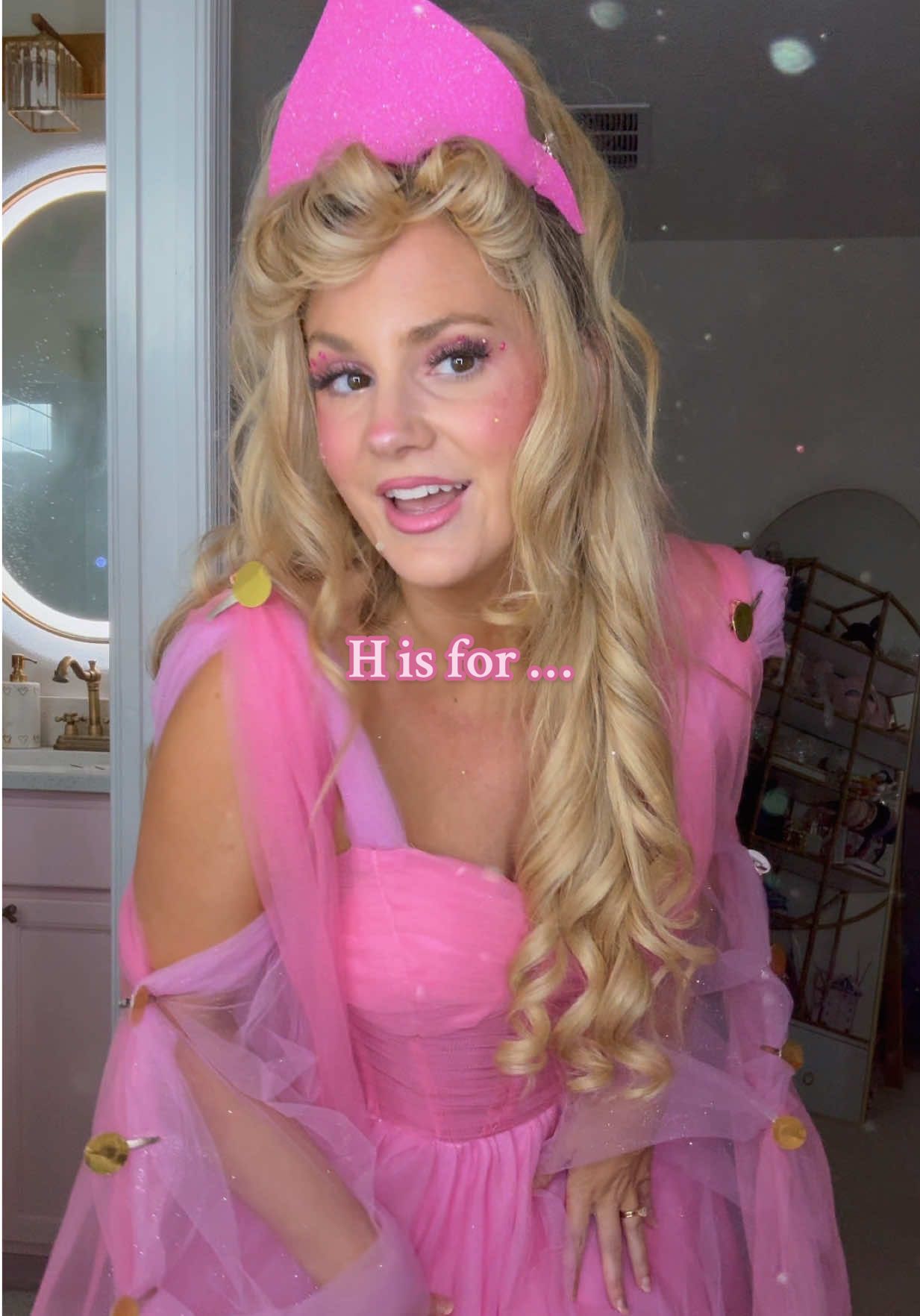 H is for … 💖⚡️🏛️☁️ #hera #hercules #disneycostume #halloweencostume #heracostume 