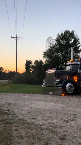 Just enjoying the view!!! #fuckinpimp #rethwischtransport #359peterbilt #maclttliquidtanktrailers 