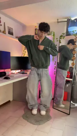 La gorra le da el toque 🗣️ Me encantaron las prendas de @INFLATION #fashiontiktok #inflationbrand #baggyjeans #streatwear #OOTD 