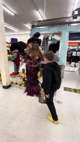 @SavageAf88 #halloween #funny #jumpscare #foryoupage #scary 