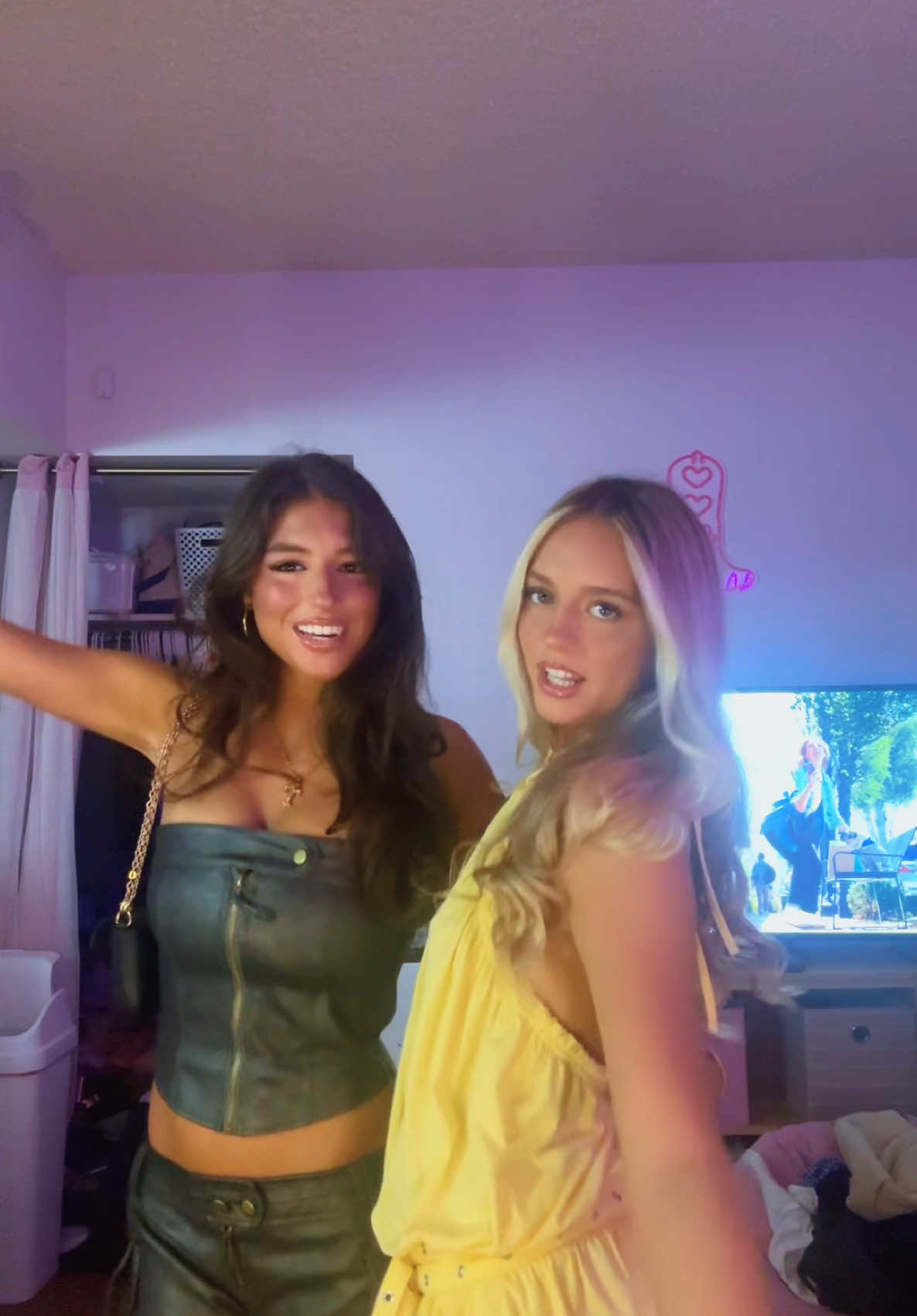 BESTIE XX @urfavoriteblonde 💗💗