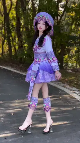 nkaub ncaw Hmoob Zoo nkauj