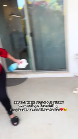 I hope you guys appreciate my mug…🥺 i know my people have my back 🇲🇽✊🏽 #mug #hispanic #latinos #hispanicmoms #hispanictiktok 