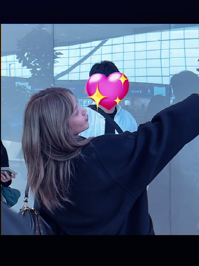pamer iphone 17 pro dia mah 😭🤳🏻 #lisa #foryoupage #blackpink #fyp 