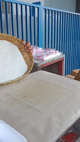 Selamat pagi gaes Ngopi sama kue dongkal enak kali ya di tambah cuacanya lagi mendung cocok banget masih ngebul kue dongkalnya hari jualan terus yaa buka jam 4 sore..  #Kuedongkaljatibarang #Kuedongkaljatibarang #fyppppppppppppppppppppppp #fyppppppppppppppppppppppp 
