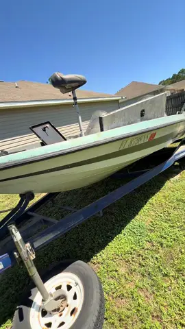 Little did she know she loves the boat 😜 here your sign buy the boat !!!! @Ciarra Mitchell #countrylife #backwoodslife #mobilemechanics #bassfishing #bassfishinglife 