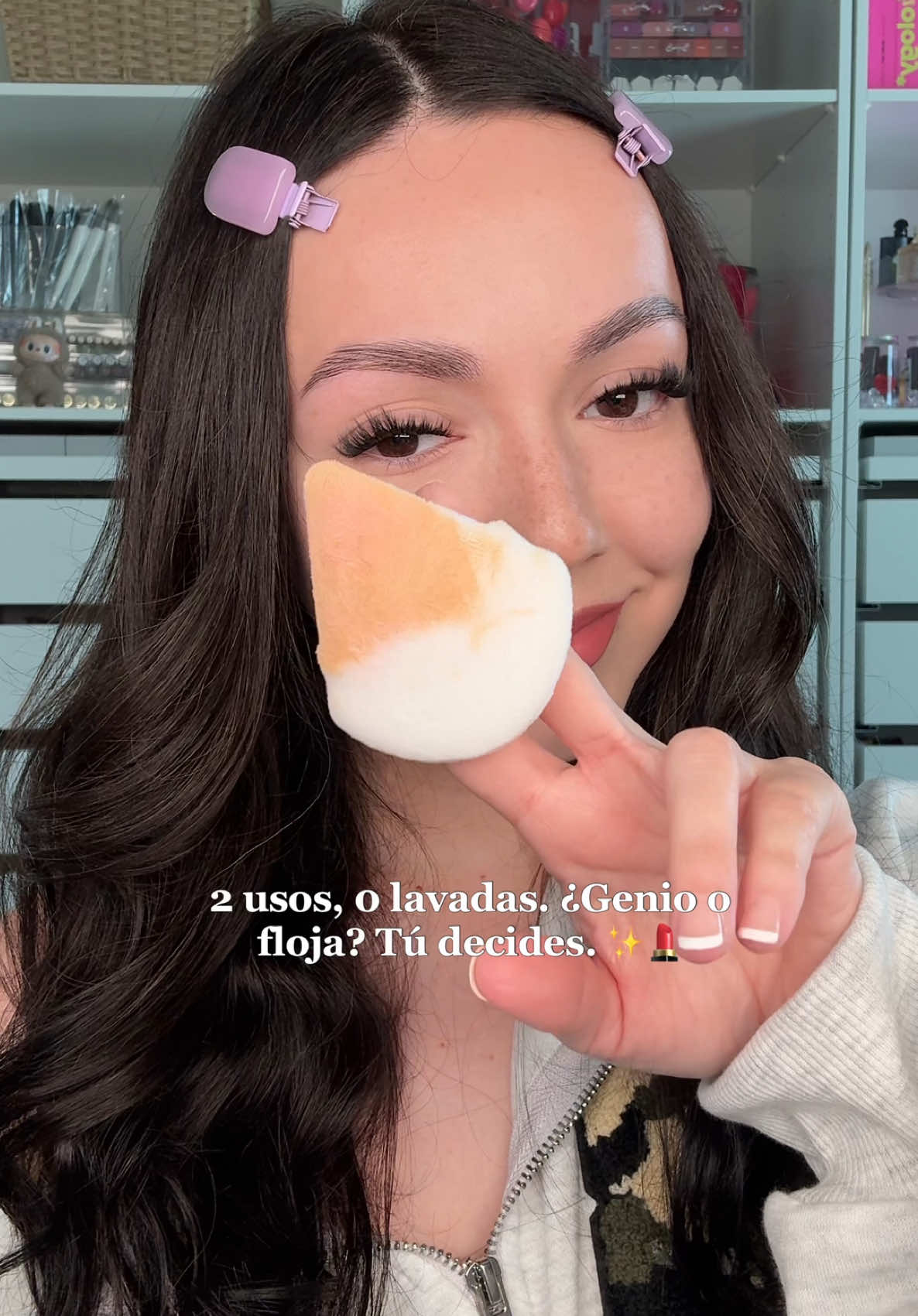 ¿Sabías que puedes usar la borla dos veces sin lavarla? Solo voltéala y listo: un lado para hoy, otro para mañana. #makeuphack 