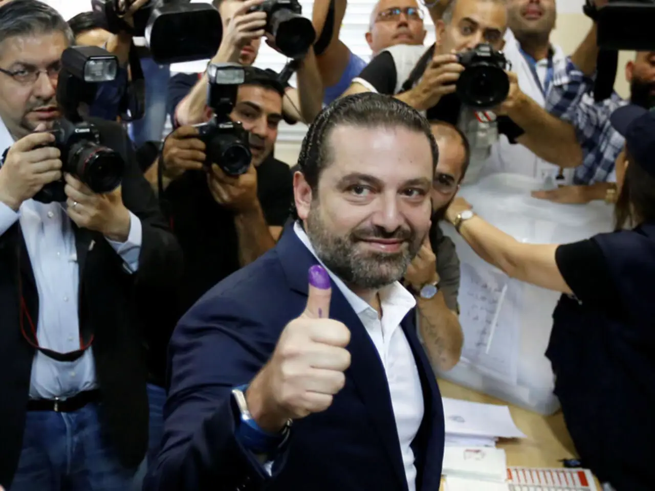 رح نوقف صفّ واحد متل ما تعوّدنا، رح نرفع الراية الزرقا متل ما رفعناها من أوّل يوم، ورح نفاجئ كل خصومنا. وسنربحهم بصناديق الاقتراع، مش بالحكي ولا بالشعارات، بل بالأصوات الحقيقية وبالعزم والإصرار #الشهيد_رفيق_الحريري💙🇱🇧 #تيار_المستقبل✌🏻💙 #بيروت #سعد_رفيق_الحريري #راجعين 