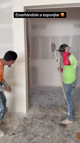 ✅🔥💪🤣😡le quiero enseñar pero no quiere Tuzita 🔥💪🤣😡✅ #construction #drywall #drywallfinisher #foryoupage #viral 