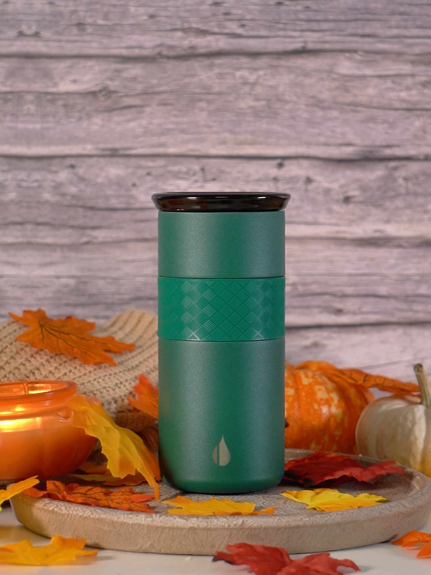 🍂 When the leaves fall, so do the cozy feels! Featuring the Artisan tumbler, paired with your favorite warm drink.