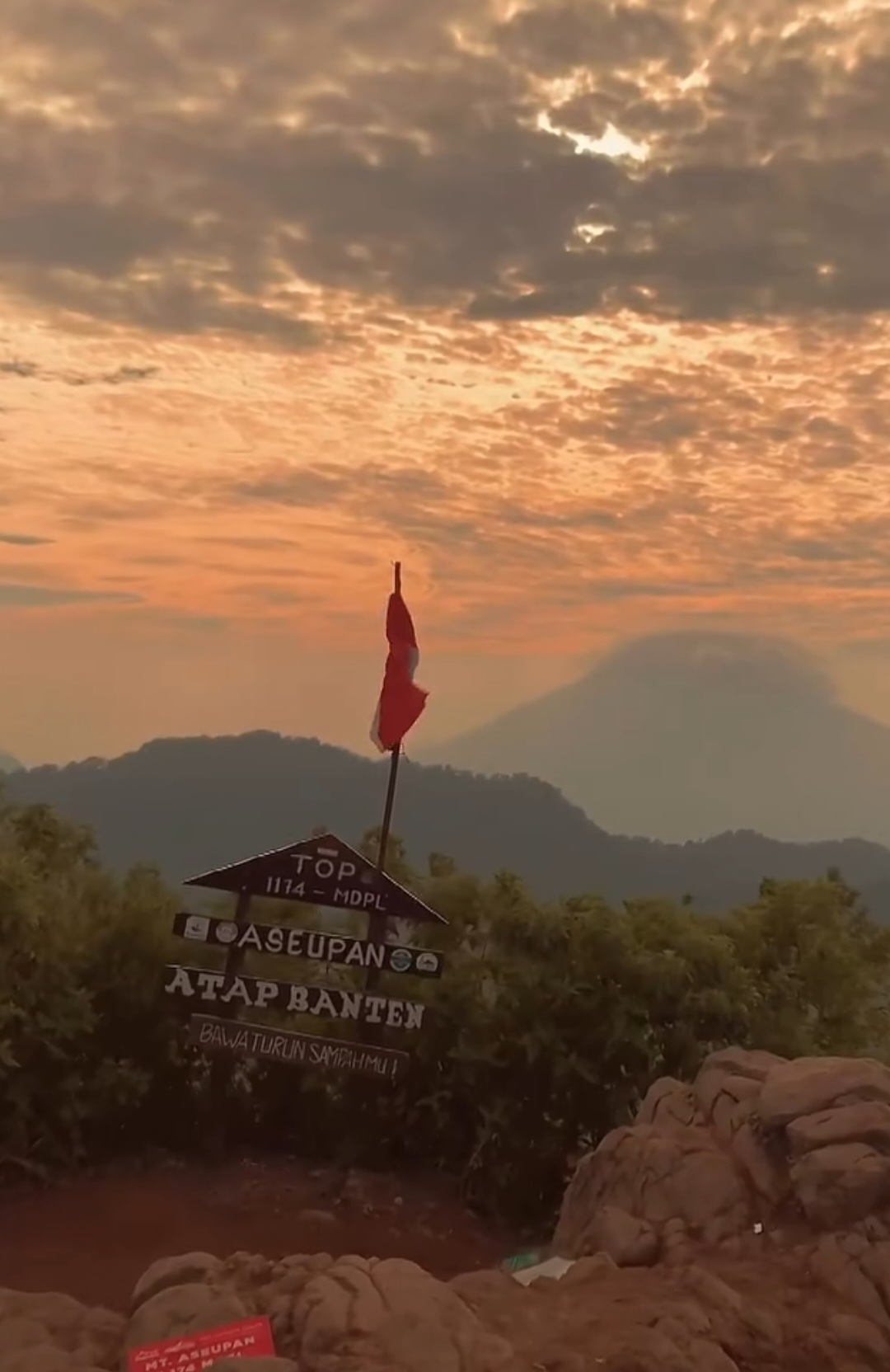 indahnya sunrise gunung aseupan⛰️🍂 #view #trend #mountain #pendakigunung #gunungaseupan  #pandeglang #aesthetic  #sunrise  #fyp #xybca 
