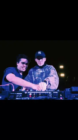 ID: MESA QUE MAS APLAUDA (TRILL BANS REMIX) #trillbans #edm #raveculture #parati #musicaelectronica 