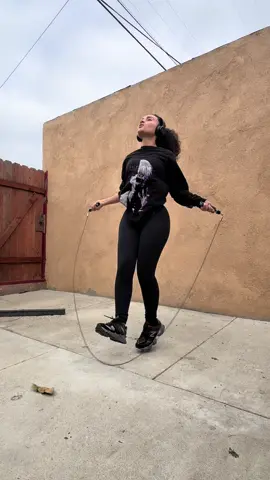 🫨 stomping 😤 #jumprope #boxing #fyp  🎧@Beats by Dre  👕 @hottopicofficial  👖 @Gymshark  👟 @New Balance 9060’s