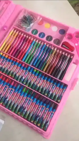 Dê uma olhada em Estojo Maleta Pintura Infantil Lápis Cores Giz Canetinhas e Diversos Tamanhos Desenhos Para Colorir por R$16,50 - R$38,90. Compre na Shopee agora! https://br.shp.ee/4qi42av?smtt=0.0.9