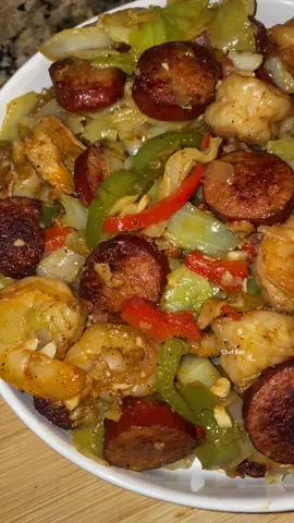 Who knew something so simple could taste this good🔥 I love me some some fried cabbage‼️ #FriedCabbage #SoulFood #SouthernCooking #ComfortFood #ChefBae