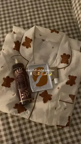 cozy fall night routine 🕯️🫧🍂🧸🌙 best way to end my friday with a cozy selfcare night in 🤎 #nightroutine #fallvibes #cozynight #autumnaesthetic #selfcarenight @Tree Hut @LOCCITANE @Bath & Body Works @Kiehl's Since 1851 @Josie Maran @Murad Skincare @SKIN1004 US @Amazon 