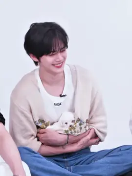 강아지가 강아지 안고 있음🐶🥹 #김규빈 #kimgyuvin #gyuvin #ZB1 #제배원 