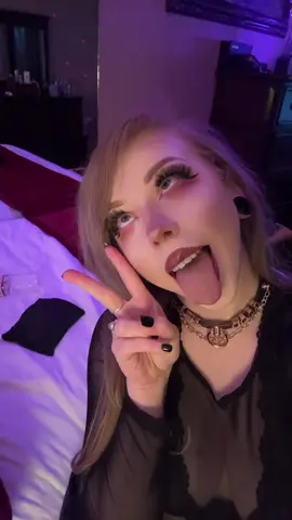 @Msoulstudio collar fits just right 👑 #collar #goodgirl #BookTok 