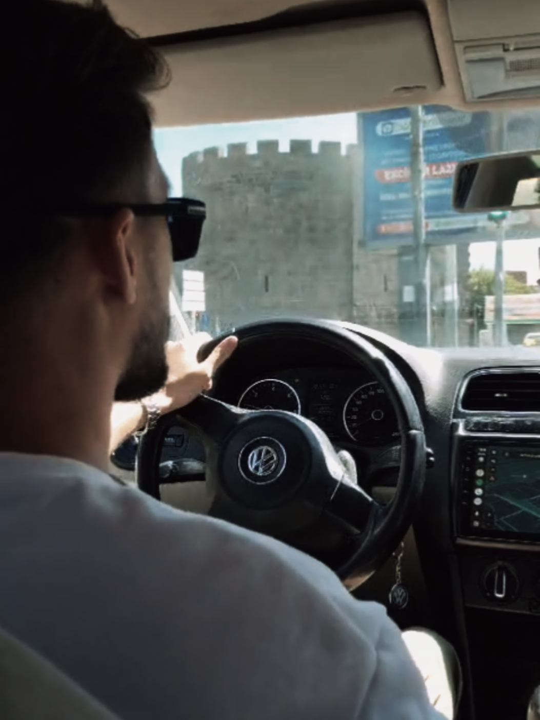 BENİ HOR GÖRME KARDEŞİM  SEN ALTINSIN BEN TUNÇ MIYIM  AYNI VARDAN VAR OLMUŞUZ  NE VARSA SENDE BENDE  AYNI VARLIK HER BEDENDE  #di̇yarbaki̇r #urfa #gazi̇antep #fyp #keşfet 