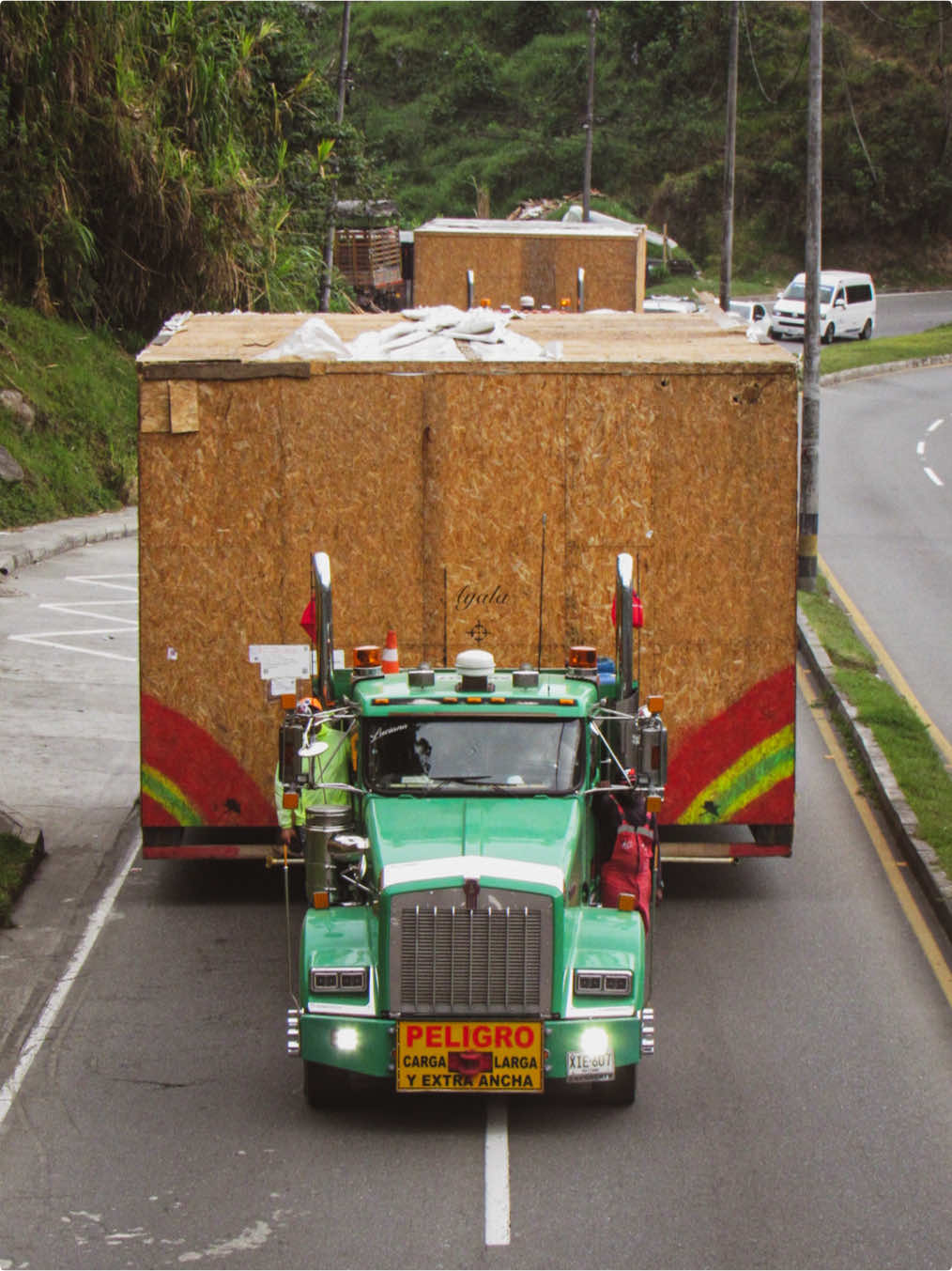 Un viaje con MÁS DE 50 TONELADAS!😱🚛🛣️ - - - - - - - - - - #tractomulascolombia🇨🇴 #manizales_trucks13 #manizales #sueñocamionero #kenwortht800 