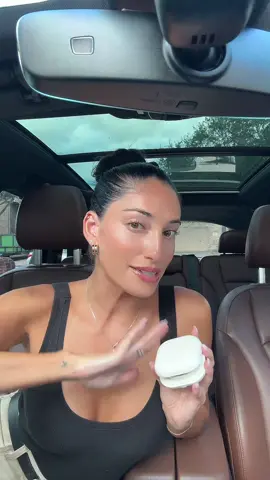 Love this blurring powder from @laneige_us 🤩