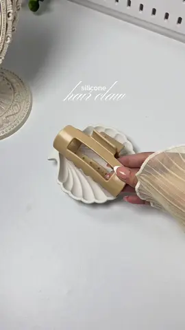 comfy & unbreakable hair claw, silicone material. ✨  #fyp #hairclip #hairclaw #hairaccessories 