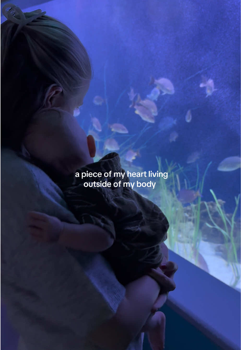 I love being a mom 🥺🤍 #motherhood #baby #momlife #aquarium #travelwithbaby 