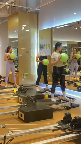 Join with us 🤗 Pilates class  ມີທັງແບບຄລາສລວມ ແລະ ຄລາສສ່ວນຕົວ  ບໍ່ແພງຄືທີ່ຄິດ ຖືເງິນມາ 4ໃບຂຽວມີທອນ🥰🥳 VIP Fitness open 7:00-21:00 Parkson ຊັ້ນ3 #stottpilatesinstructor #pilateslaos #Fitness #vipfitnessclub #gym 