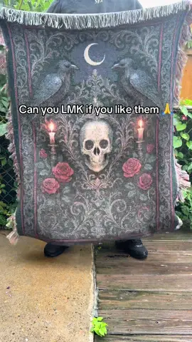 It’s always OF girls who get undeserved attention #goth #blankets 