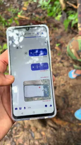 គួណាតែអាណិតគាត់ជាមនុស្សចាស់ ខំមកមប្រើការពារទឹកដី តែហេតុអ្វីមកធ្វើបាបគាត់ គាត់គ្មានលុយទេ គាត់ខ្ចីលុយញុមទេ😌ជួយស៊ែចែករំលេក្ខផងបងប្អូន🙏😌