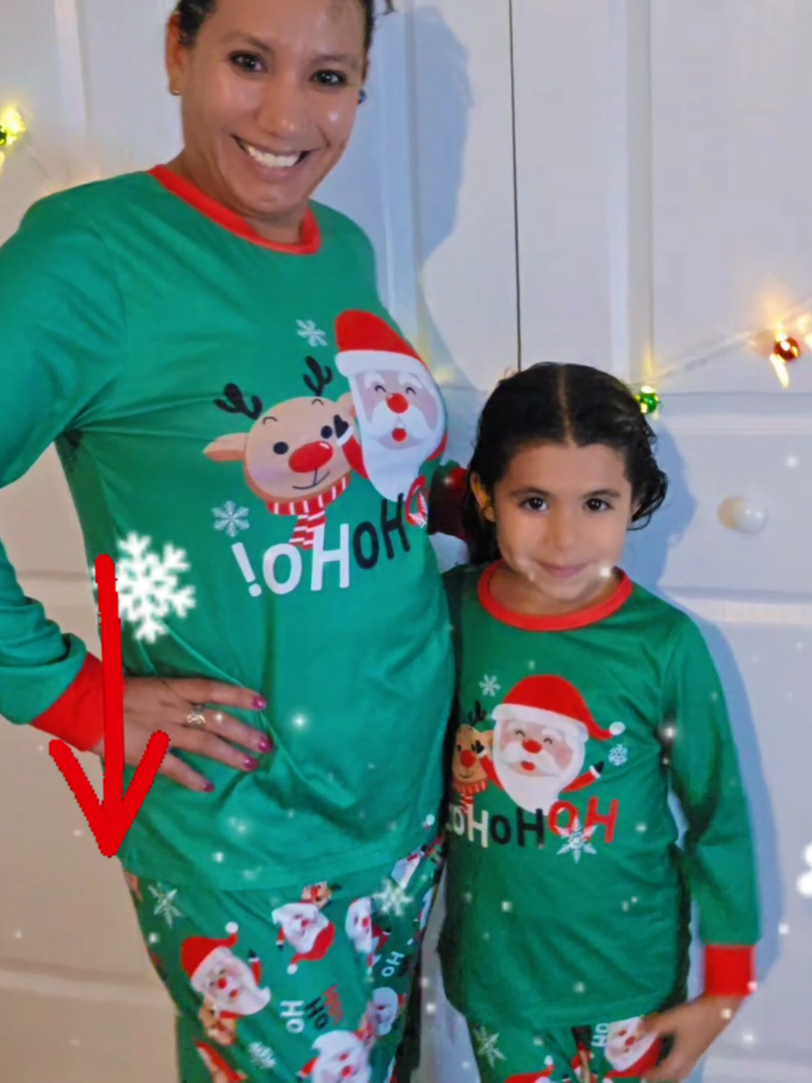 Ya estamos preparándonos para la Navidad con estas pijamas matching de TikTok Shop para mamá e hija y también para toda la familia. Son súper suaves, cómodas y perfectas para disfrutar juntos esta temporada especial. #NavidadEnFamilia #PijamasMatching #TikTokMadeMeBuyIt #CarritoNaranja #pijamanavidad 