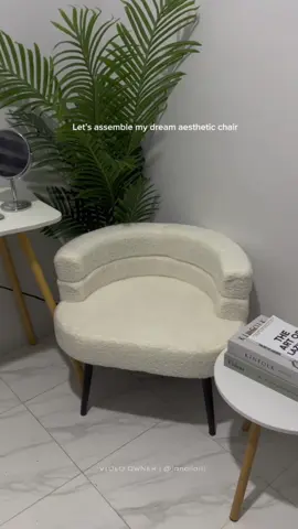 — finally got my dream chair🥺🤍 #aestheticchair #whitechair #lambchair #makeupchair #lambvelvetchair 