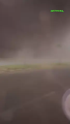 El fenómeno del viento Zonda llegó a la Capital de Catamarca este  de septiembre a la noche, generando un marcado aumento de la temperatura que alcanzó los 36 °C y una baja considerable de la humedad relativa, que descendió al 3%, según el registro de la estación meteorológica local. Este viento descendente, típico de nuestra región, ya había afectado al oeste provincial y finalmente alcanzó la ciudad, provocando condiciones climáticas extremas que pueden generar malestares físicos como cansancio, irritación de ojos y garganta, además de favorecer la sequedad ambiental y aumentar el riesgo de incendios. 🌬️  ¿Cómo se sintió el Zonda en tu barrio?