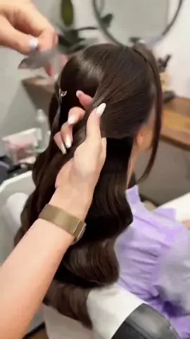 New Hair style Creating magic, one hairstyle at a time ✂️✨ Behind every great look is a stylist with passion! 💇‍♀️  #SalonLife #HairstylistVibes #HairGoals #CreativeHands #MakingMagic 