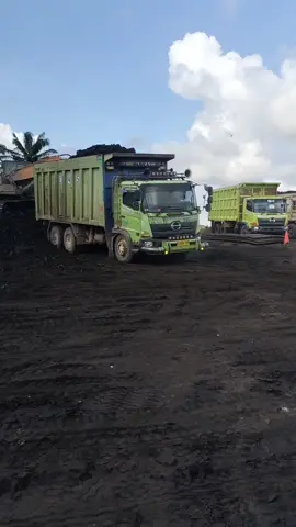 #haulingbatubara #hino500 