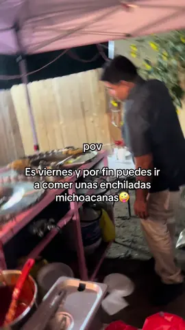 Es viernes y ya están las enchiladas!😎@Maria aquí los esperamos de viernes a domingo, empezando a las 6pm.  1107 Waterman Avenue Fresno CA 93706 • enchiladas • gorditas o empanadas • tacos dorados • flautas • patitas de puerco en vinagre • morisqueta #enchiladas #mexicanfood #food #fresno #streetfood 