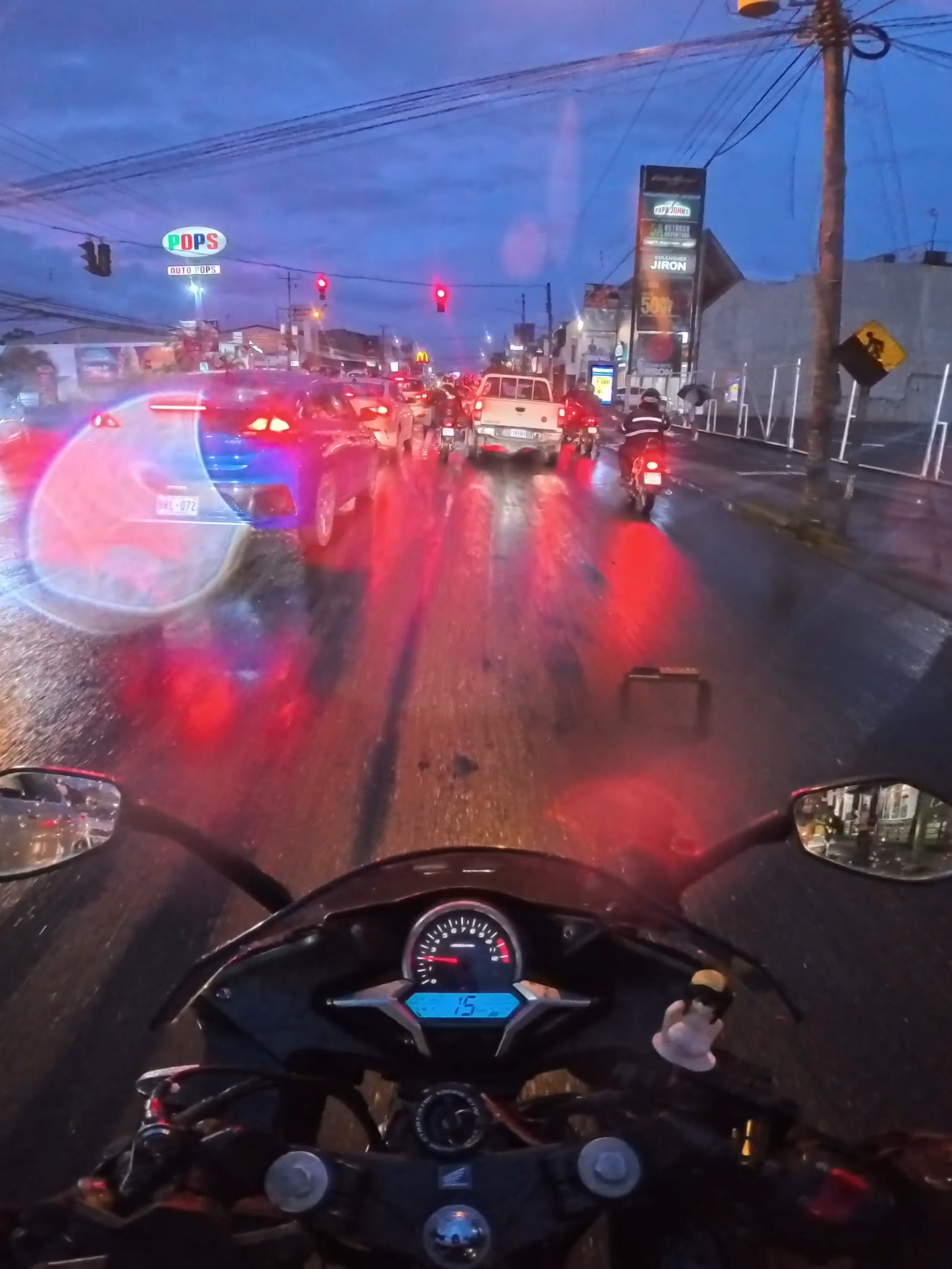 Un saludo especial para estos dos camioneros, valen 1000, pero bolívares.