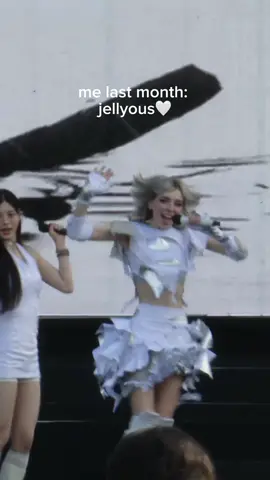 1 or 2? #illit #sophiepowers #kpop #liveshow #livemusic 