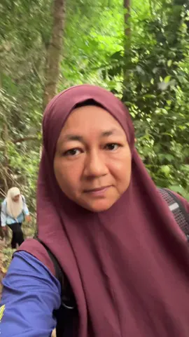 Bersama @Fie hiking santai..santai ke sis🤣🤣