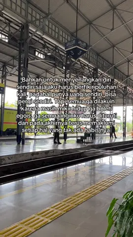 Penurut sama lemah itu beda tipis ya ? #fyp #quotes #tulisanku 