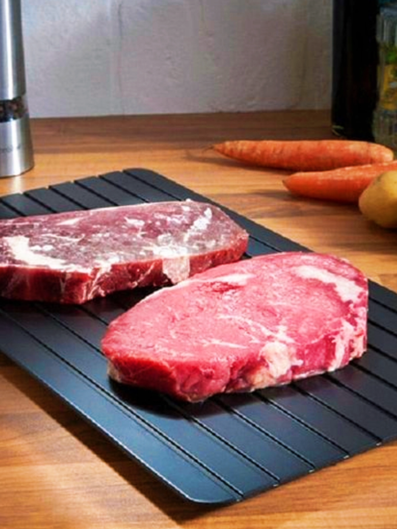 ✨Descongele carnes e alimentos em minutos sem esforço!✨ Com a Tábua Mágica, praticidade e rapidez na sua cozinha. #TabuaMagica #DescongelaRapido #PraticidadeNaCozinha #AchadinhosDaCozinha #facilidade 