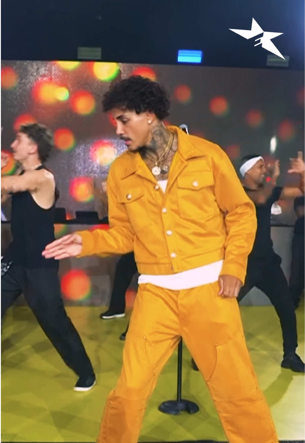 E essa perfomance de “Tô Vidrado Em Você”??? ARRASARAM!!! 🕺 O sextou rendendo muito no CT do #EstrelaDaCasa 🤩