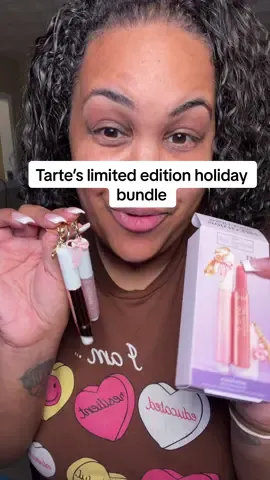This is gonna make a great gift/stocking stuffer! This was so hard to get last year! It sold out before anyone can even grab it! #tartecosmetics #tartemaracujajuicylip #tarteholidaysets #stockingstuffer #giftsforher 