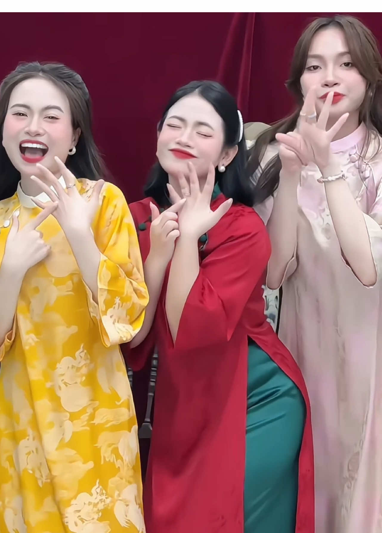 May cái túi lại để qua nhà em Tự mua áo dài nha mấy bà oi