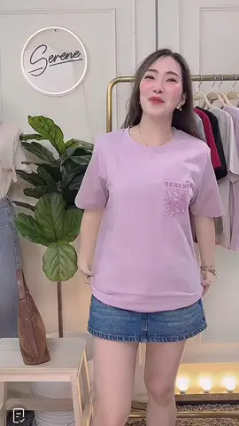 เสื้อยืดคอกลม แขน สั้น รุ่น JOY มีกระเป๋า ผู้หญิง เสื้อแฟชั้นสกรีนลายโลโก้