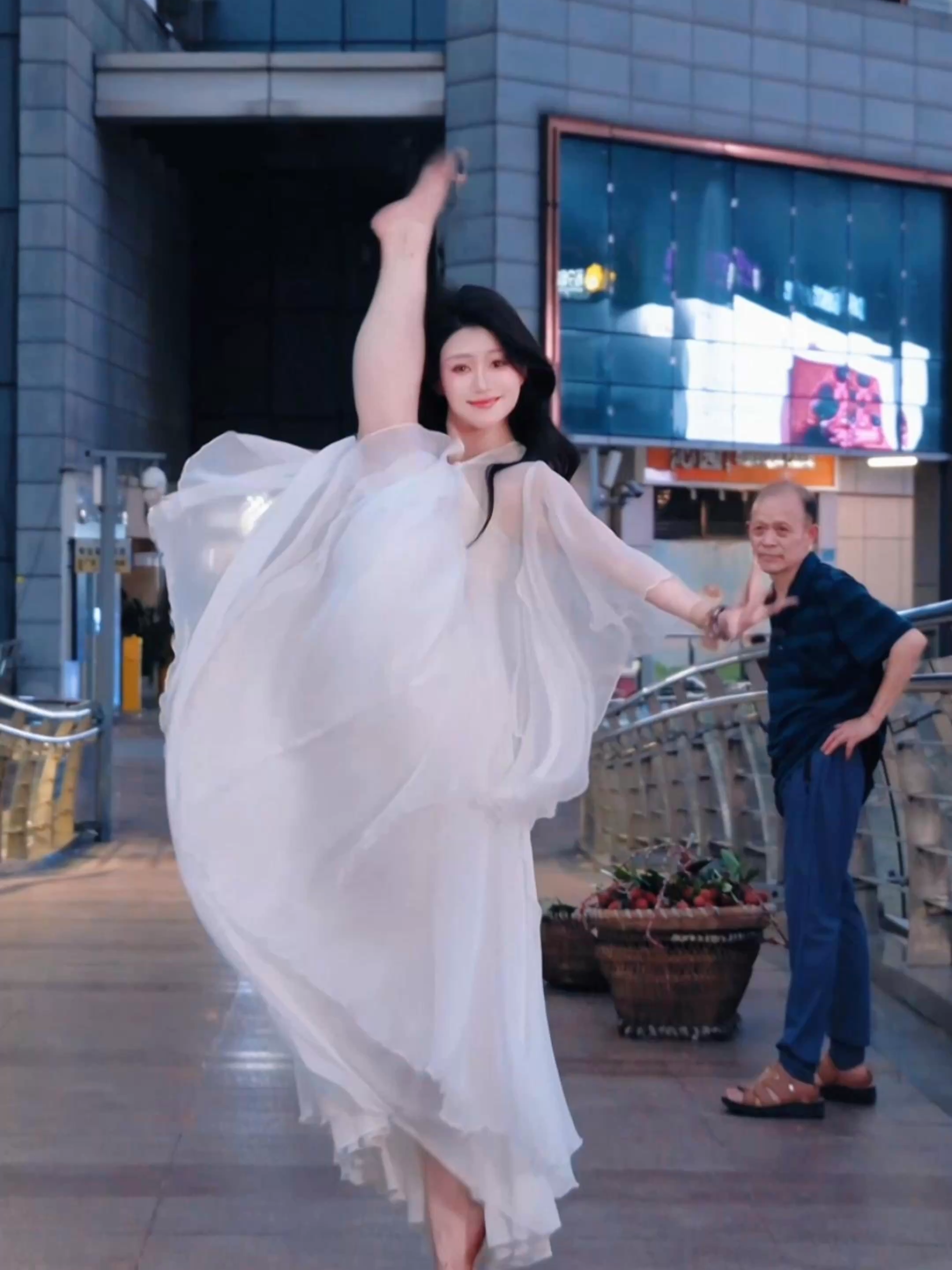 这个BGM一响，你想到了谁？#萧容鱼🐳 #女大学生 #古典舞 #一剪梅