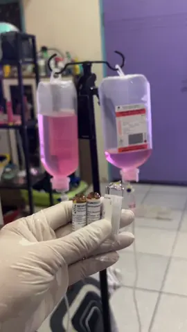 Masih menjadi misteri kenapa vitamin immune booster (neurobion) + Vitamin C banyak sekali peminatnyaa😍, karena vitamin immune booster (neurobion) terdiri dari 2 ampul. Ampul pertama mengandung 100 mg vitamin B1 dan 100 mg vitamin B6, sedangkan ampul kedua mengandung 5000 mcg vitamin B12 ditambah lagi dengan Vitamin C, behhh 😍 khasiatnya bagus banget buat sistem immune tubuh 😍😍 Ada yang mau cobain? yang mau tanya PL boleh by dm/wa dibio yaa❤️ #infusvitaminhomecaresurabaya #jasainfussurabayamurah #masukberanda #fypシ #infusvitaminmurah 