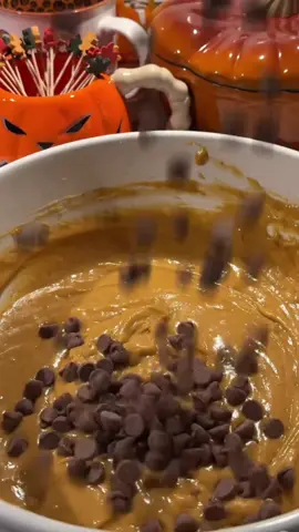 dreaming about these ones tbh 🧈🍂🤎 #pumpkinmuffins #pumpkinseason #fallbaking #fallrecipes #BakeWithMe 